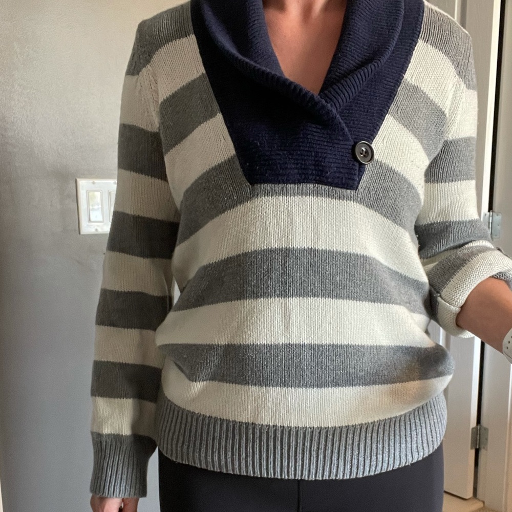 Good condition sweater from the Gap.